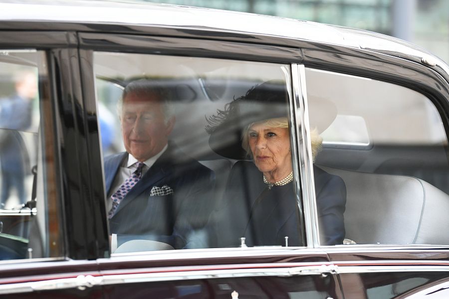 El príncipe Carlos ha llegado acompañado de la duquesa de Cornualles en su llegada a Westminster