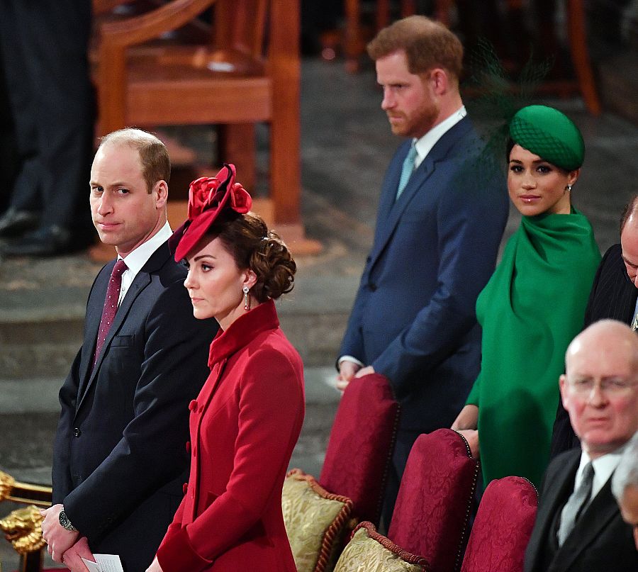 El prínicipe Guillermo y Kate Middleton y el príncipe Harry y Meghan Markle en la abadía de Westminster en la misa del Día de la Commonwealth