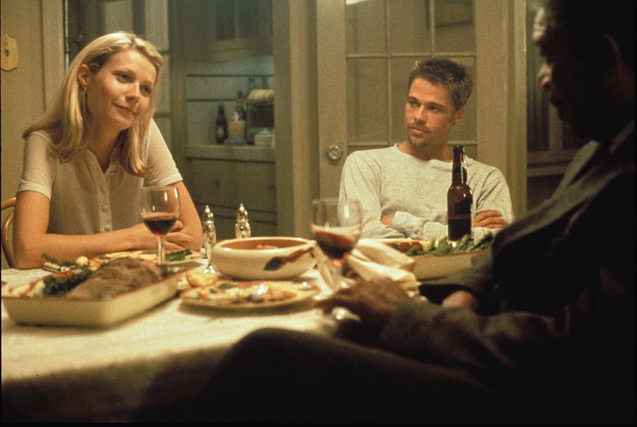 Gwyneth Paltrow, Brad Pitt con Morgan Freeman en la película Seven