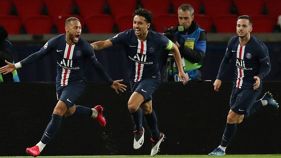 Los jugadores del PSG celebran el gol de Neymar.