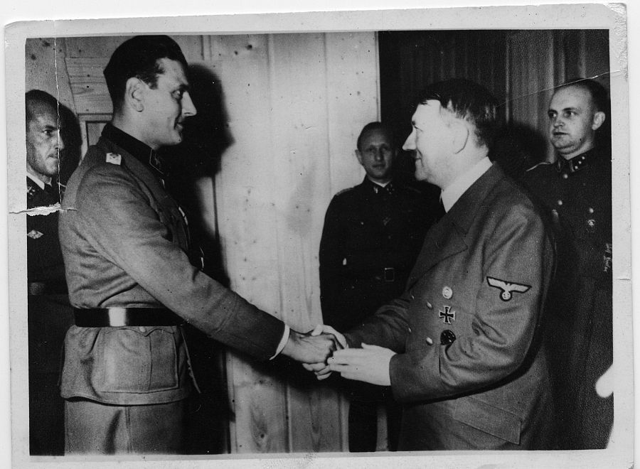 Otto Skorzeny y Adolf Hitler