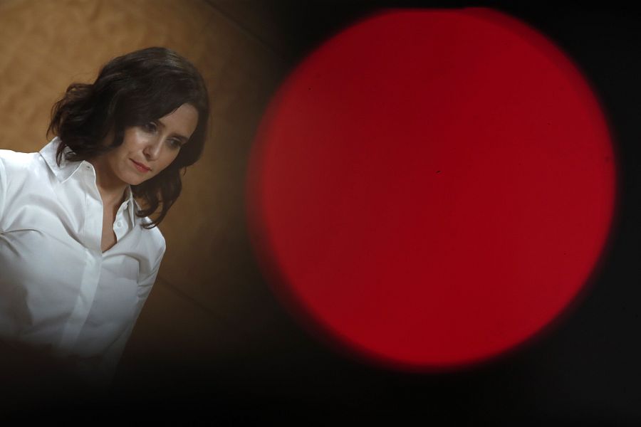 La presidenta de la Comunidad de Madrid, Isabel Díaz Ayuso, anuncia el cierre de los centros educativos.