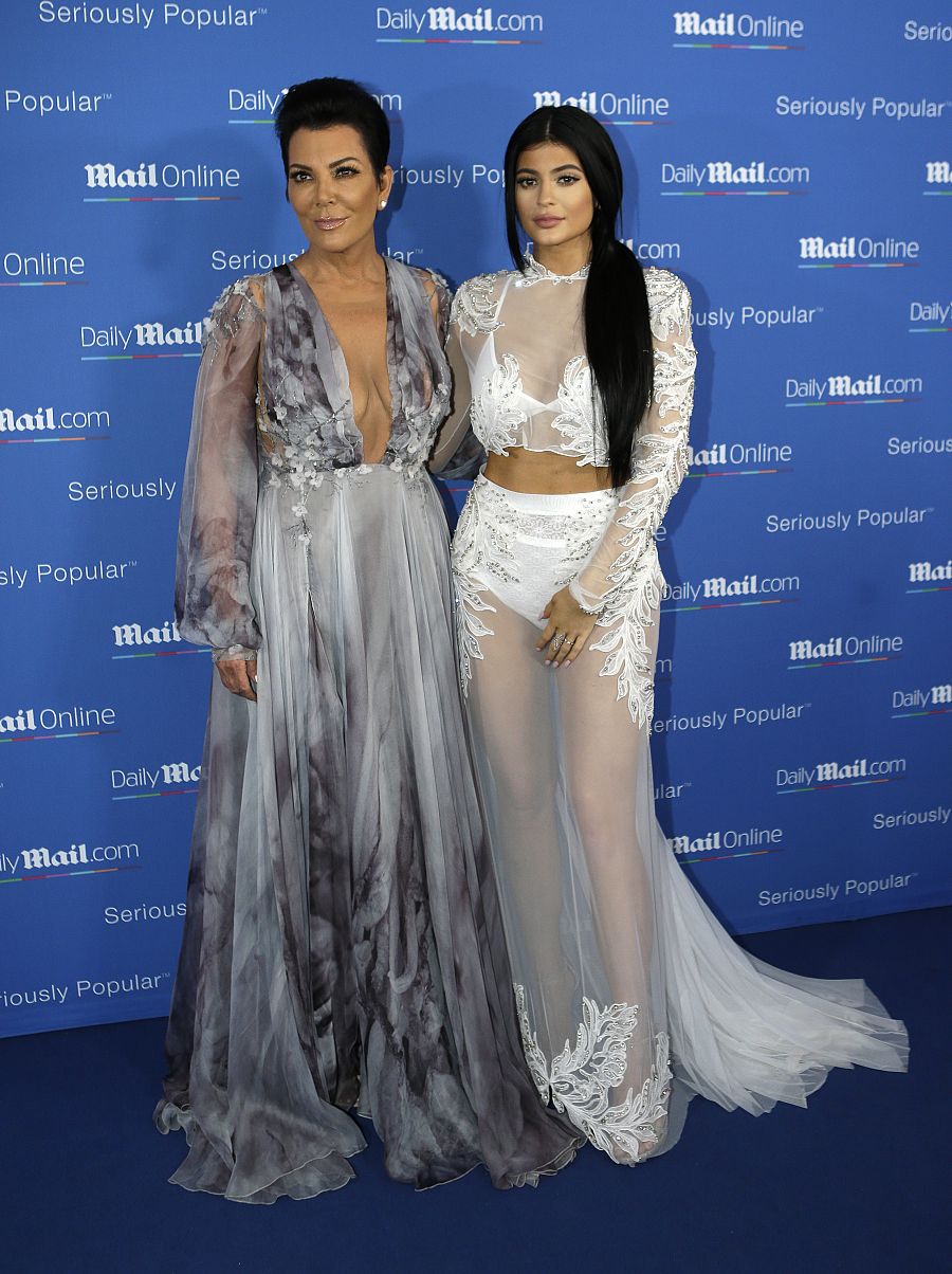 Kylie Jenner y su madre Kris Jenner en el Festival de Cannes en 2015.