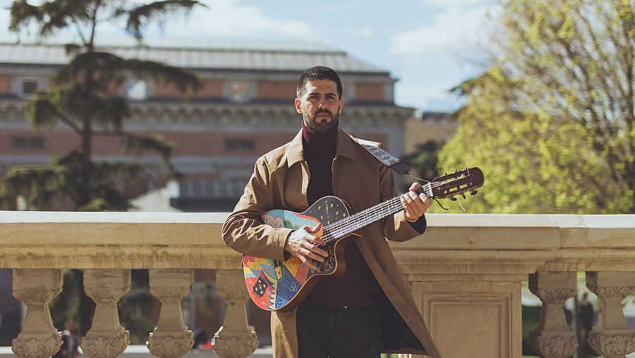 Imagen: Adrià Salas, cantante de 'La Pegatina'