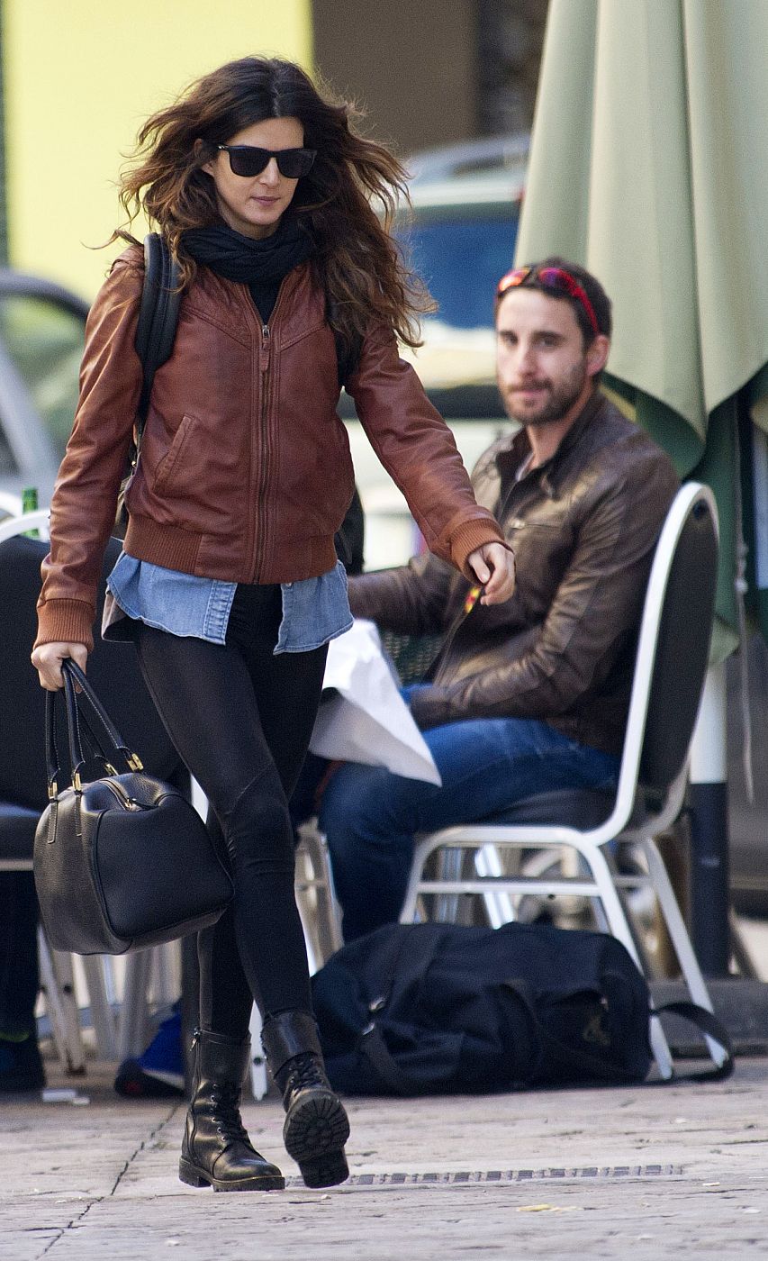 Dani Rovira y Clara Lago disfrutando de una comida familiar en Málaga