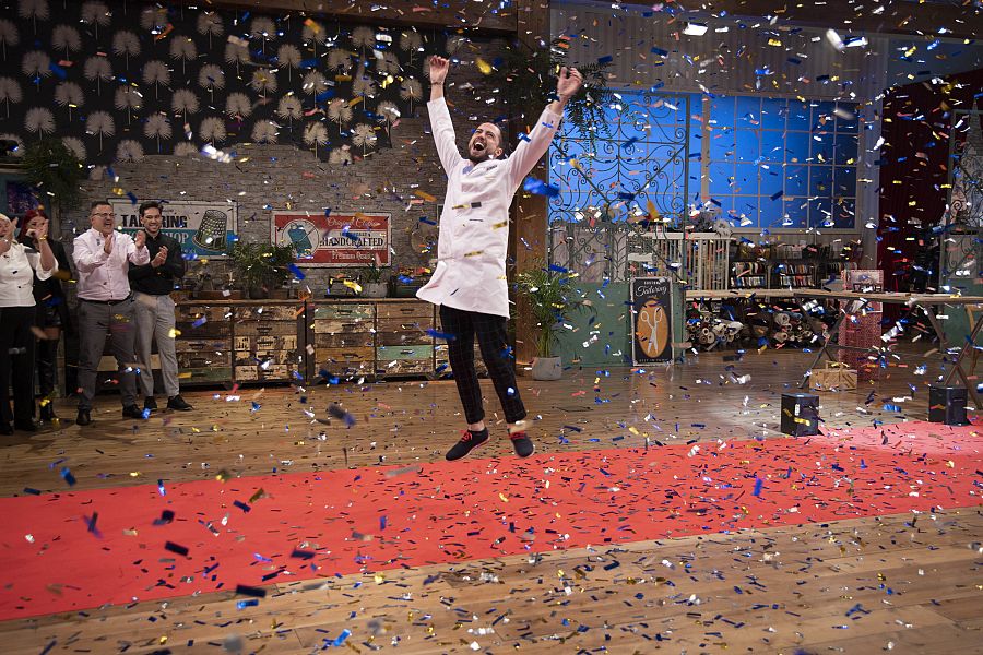 Joshua ganador de la tercera edición de 'Maestros de la costura'