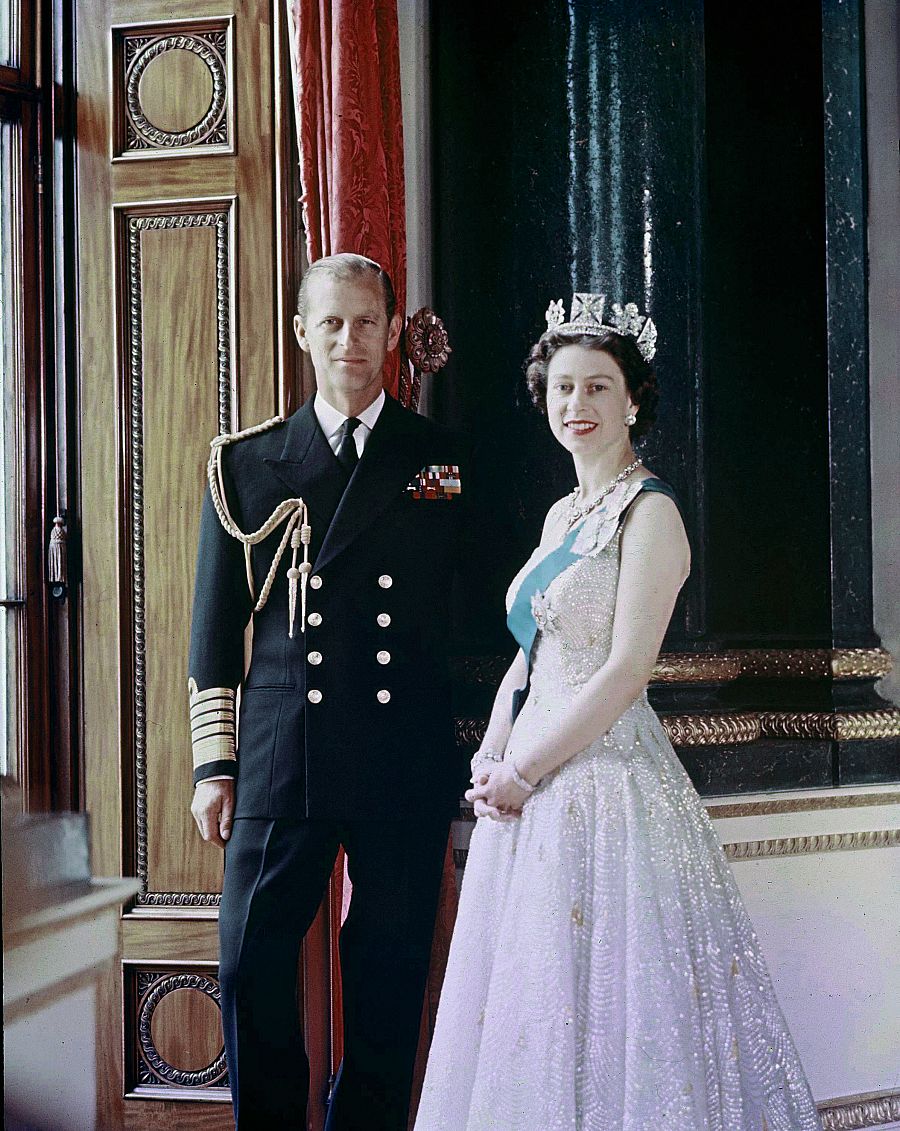 Felipe e Isabel en su palacio londinense