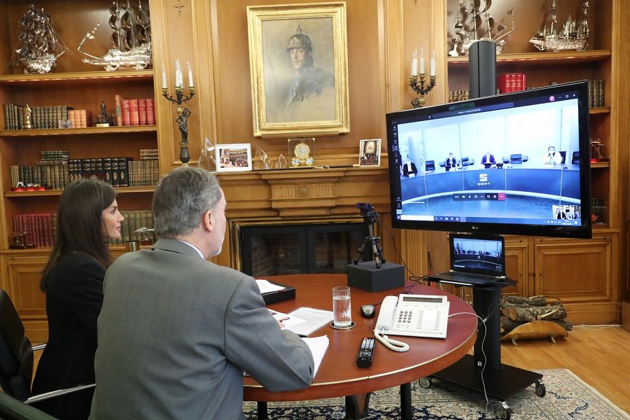 Videoconferencia de sus majestades los Reyes con Seat