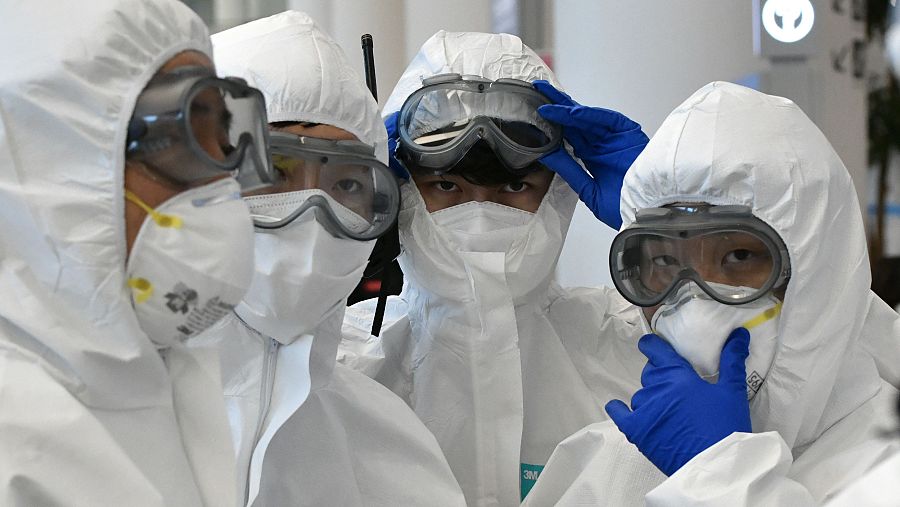 Policías surcoreanos, en el Aeropuerto Incheon de Seúl.