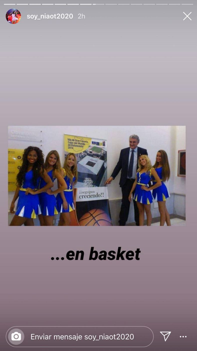 Nia con Fernando Romay en algún evento de baloncesto