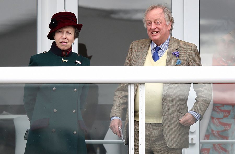 La Princesa Ana y Andrew Parker Bowles en el campeonato hípico de Cheltenham