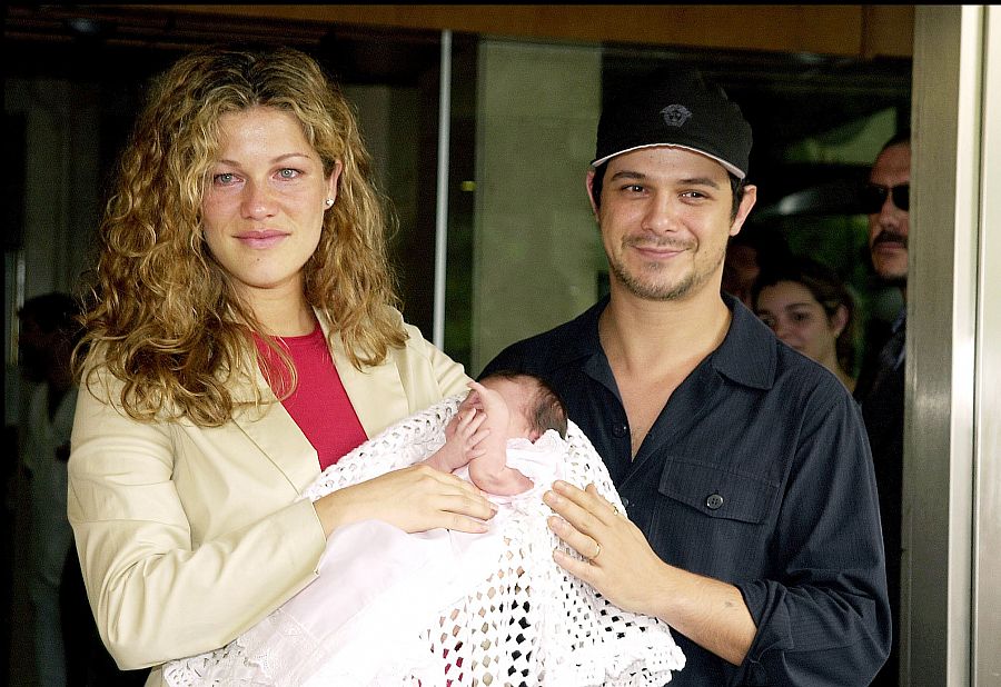 Jaydy Michel y Alejandro Sanz tras nacer su hija Manuela.
