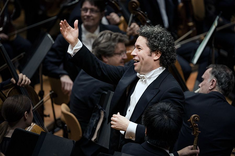 Gustavo Dudamel dirigiendo a la Berliner Philharmonie