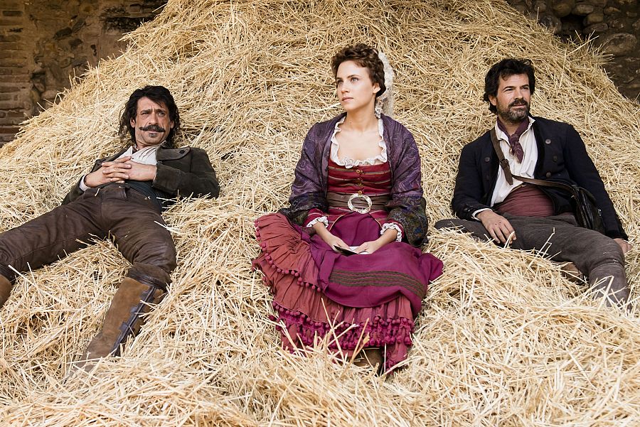 Nacho Fresneda, Aura Garrido y Rodolfo Sancho en el primer capítulo de 'El Ministerio del Tiempo'
