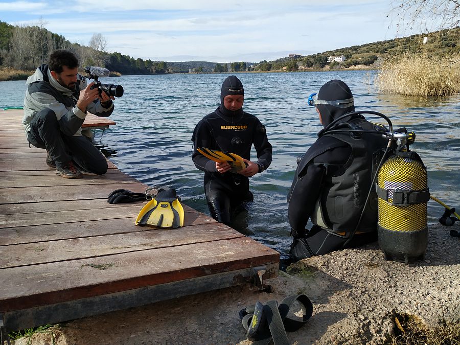 Juanjo Pardo practica submarinismo en las Lagunas de Ruidera