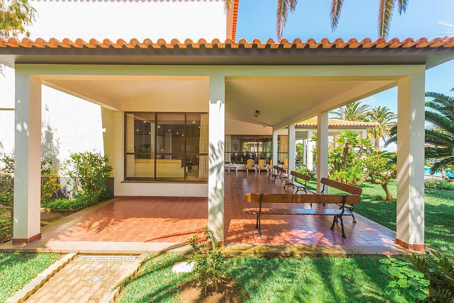 La mansión de Ronaldo cuenta con porche, jardín y piscina