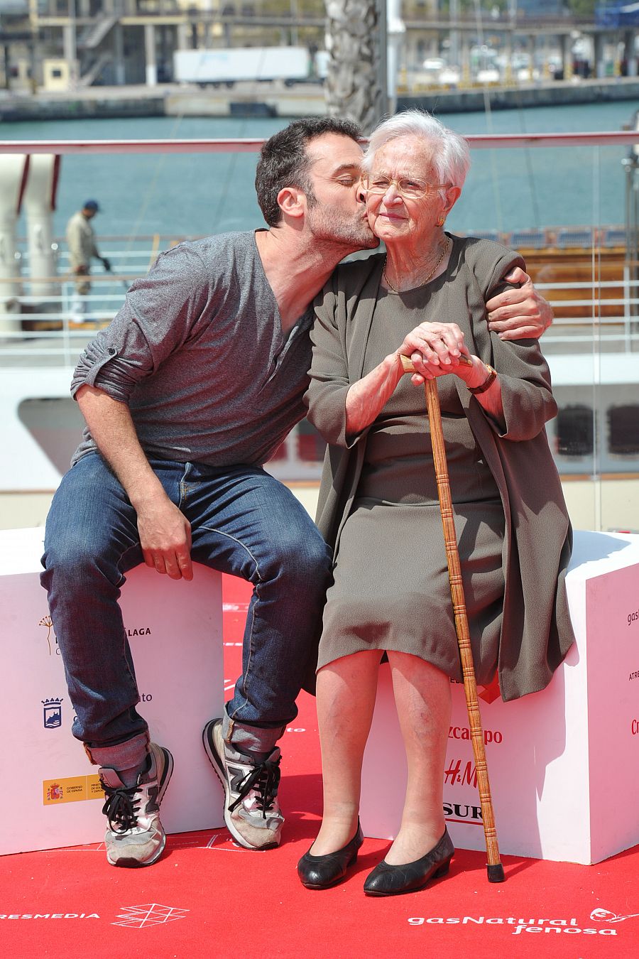 El actor Daniel Guzmán y su abuela Antonia en la presentación de la película en el Festival de Málaga