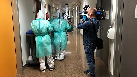 La entrada en las habitaciones siempre se hace con equipos dobles