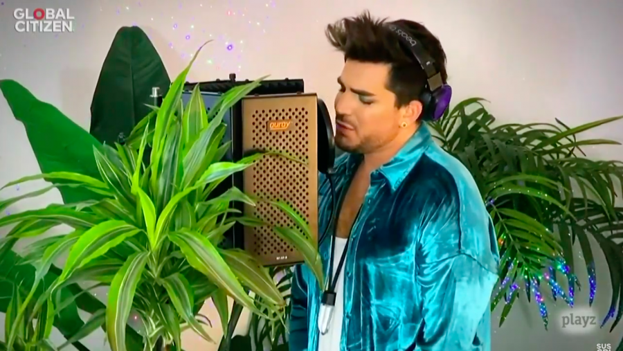 Adam Lambert, el cantante que se popularizase en el programa American Idol, emociona con una balada desde su casa