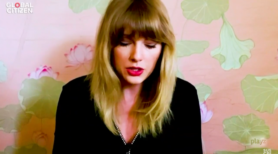 Taylor Swift canta 
