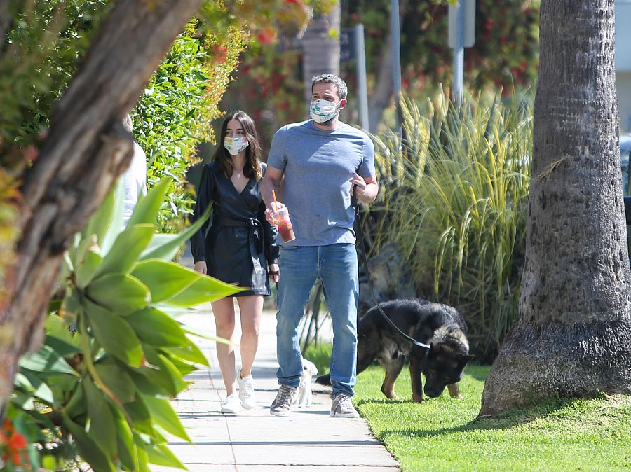 Ben Affleck y Ana De Armas, de paseo por Los Ángeles