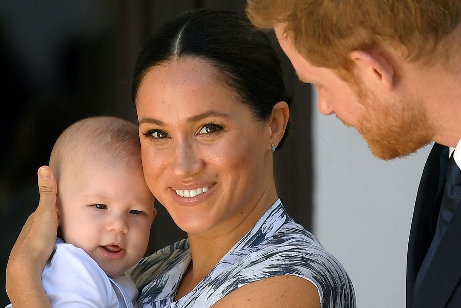 Meghan y Harry con su hijo