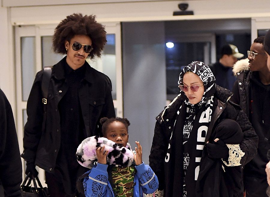 Madonna, su joven novio y su hija Mercy James las pasadas Navidades