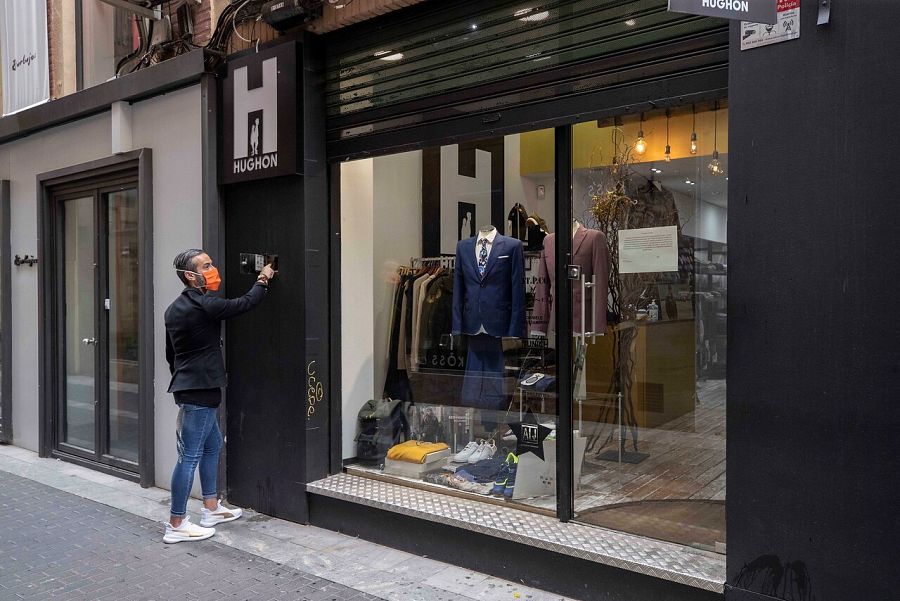 Prendas, probadores y aforo: todos los cambios en las tiendas de ropa en la  fase 1