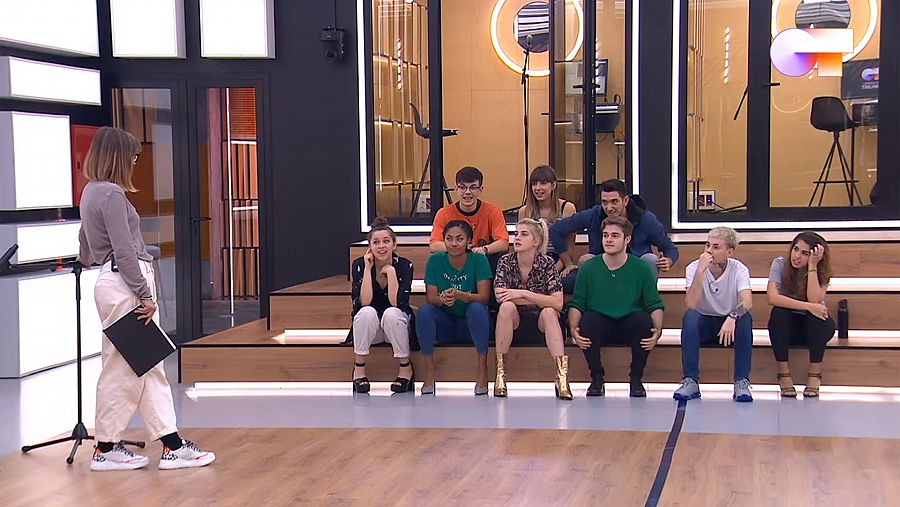 Noemí con los 9 concursantes antes del parón del programa