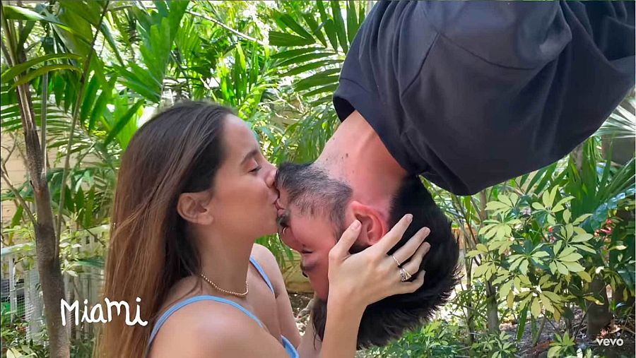 Los cantantes Camilo y Evaluna Montaner.