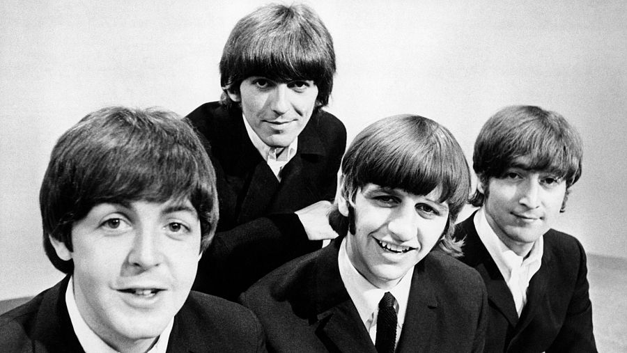 The Beatles lucen sus famosos flequillos en una imagen promocional.
