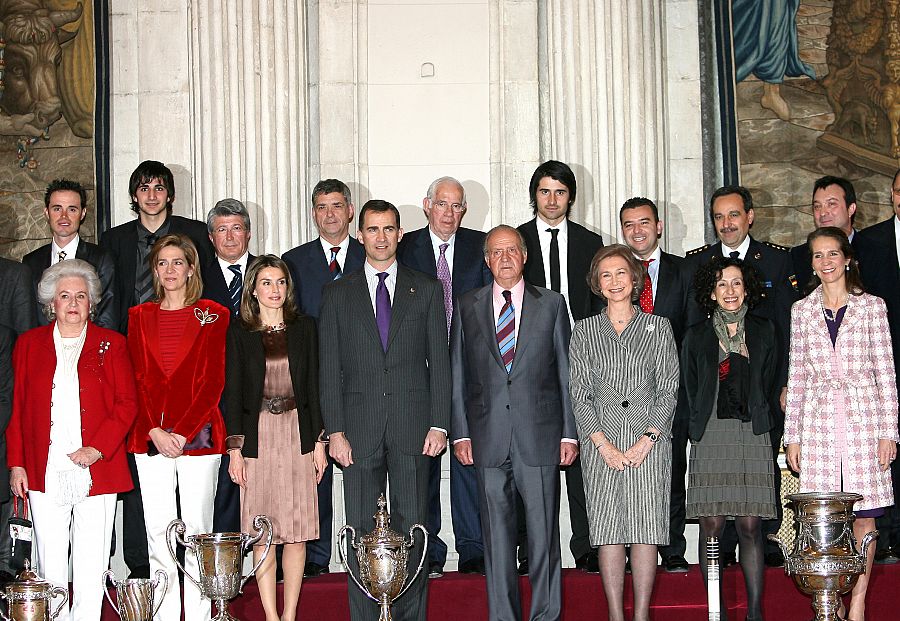 La Familia Real en 2009: Juan Carlos I junto a los Príncipes de Asturias y las infantas Elena, Pilar y Cristina de Borbón