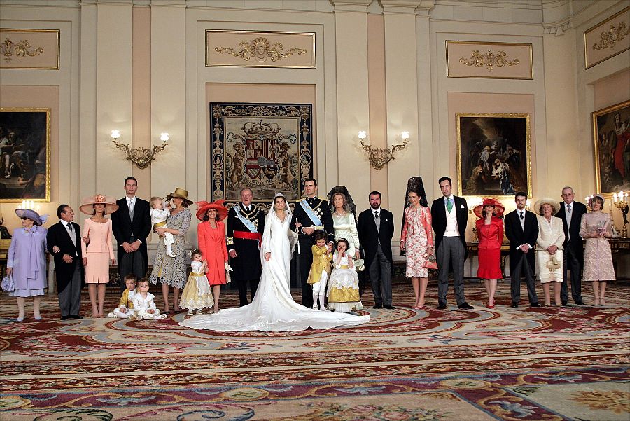 Posado dentro del Palacio Real el día de la boda de los Príncipes de Asturias, 22 de mayo de 2004