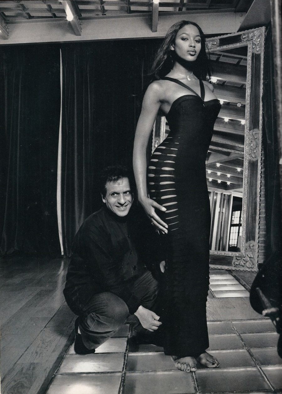 Naomi Campbell con Azzedine Alaia