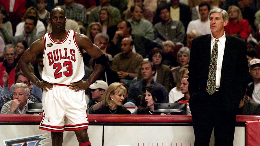 Imagen: Jerry Sloan, junto a Michael Jordan