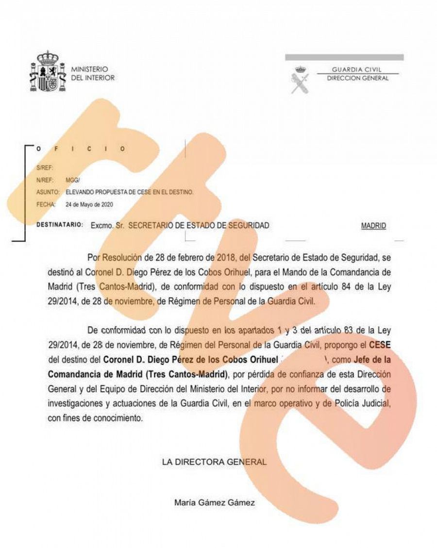 Documento del cese de Pérez de los Cobos firmado por María Gámez