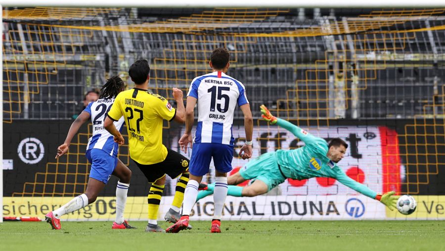 Imagen: Disparo de Emre Can que supuso el único gol del partido