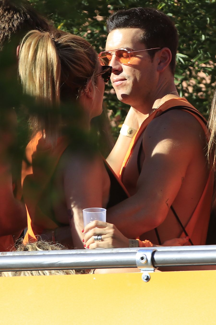 Mario Casas y Blanca Suárez se besan en el Orgullo 2019 de Madrid