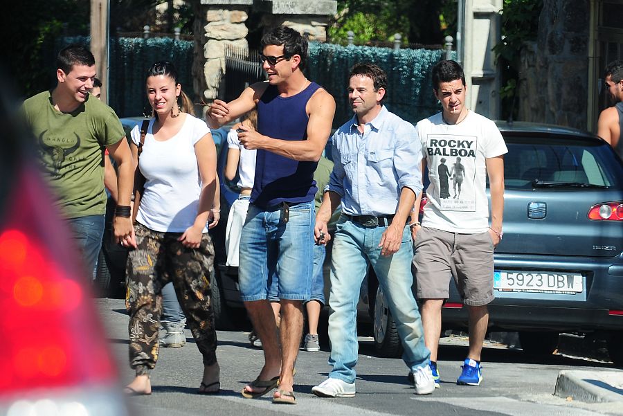 Mario Casas celebra su 25 cumpleaños con sus amigos en Madrid