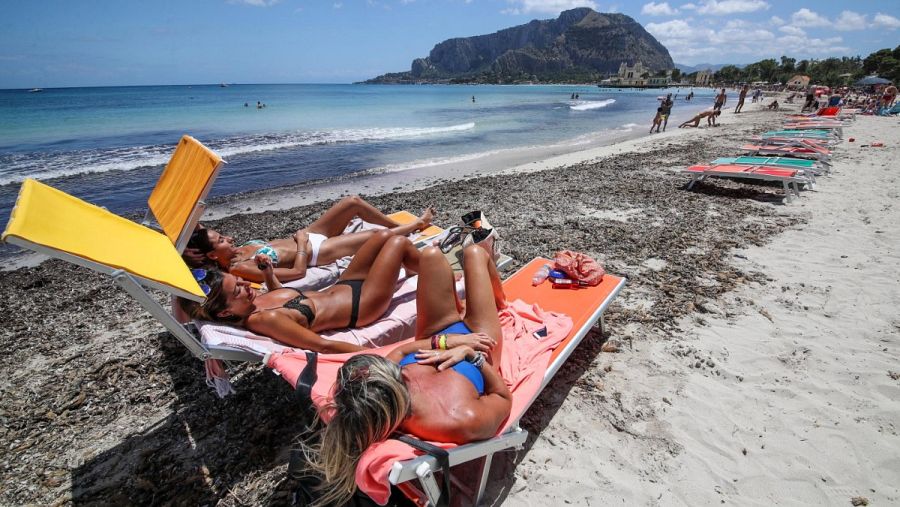Playa de Mondello, Palermo, en la isla de Sicilia (Italia)