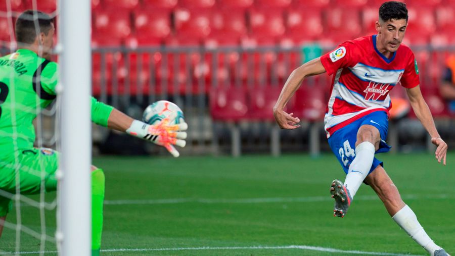 Imagen: Golpeo del segundo gol de Carlos Martínez