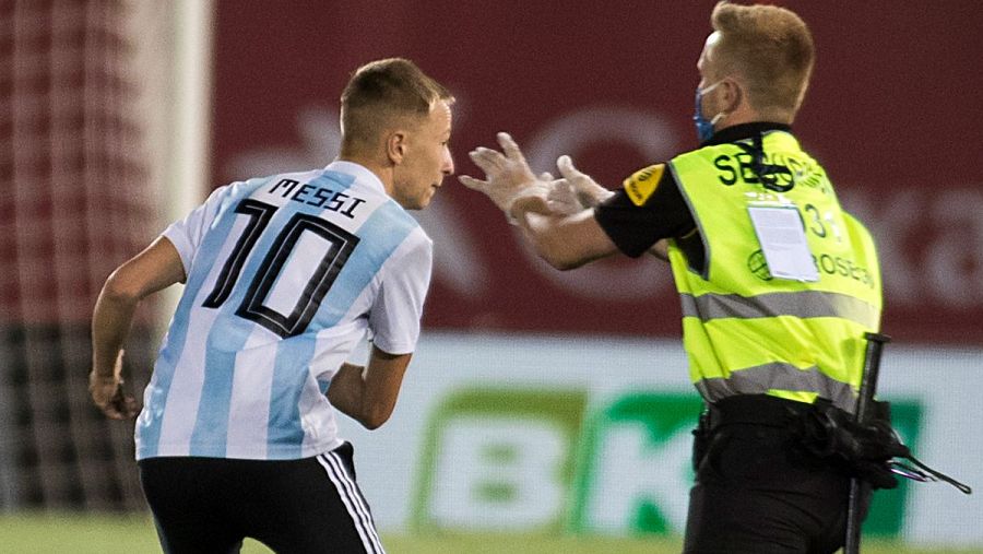 Imagen: El espontáneo con la camiseta de Leo Messi