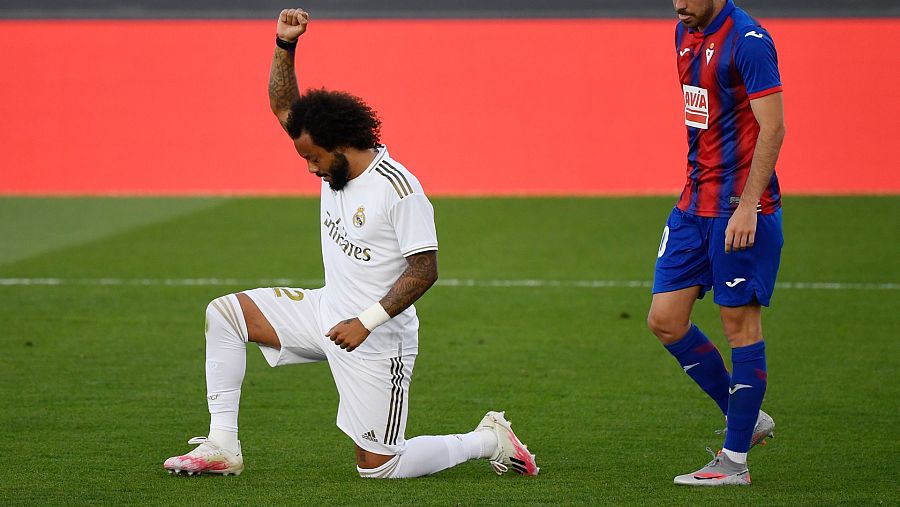 Marcelo celebra su gol arrodillándose para sumarse al movimiento Black Lives Matter