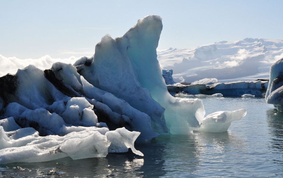 Imagen de un iceberg derritiéndose