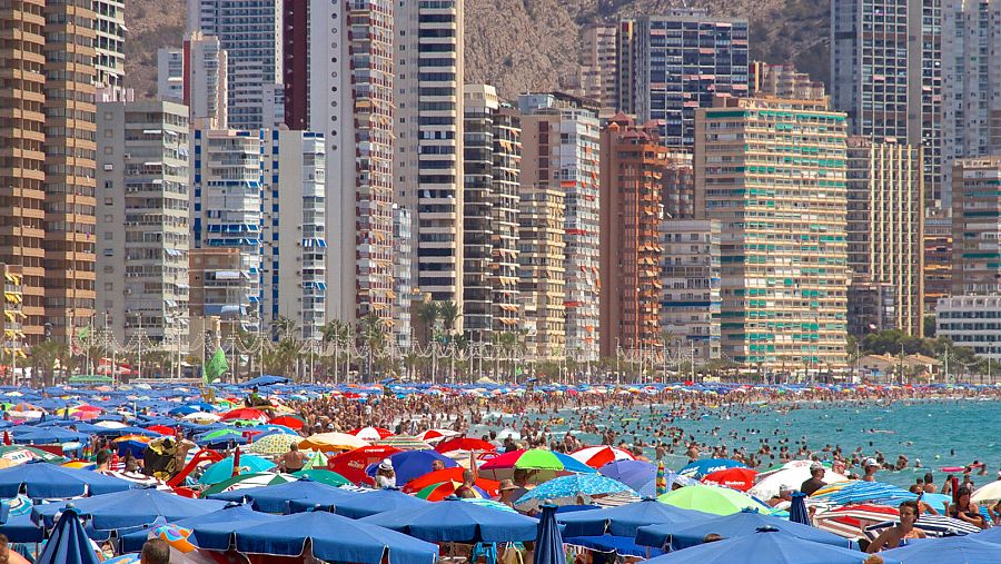 Las playas abarrotada no deberían formar parte del escenario estival de este año.