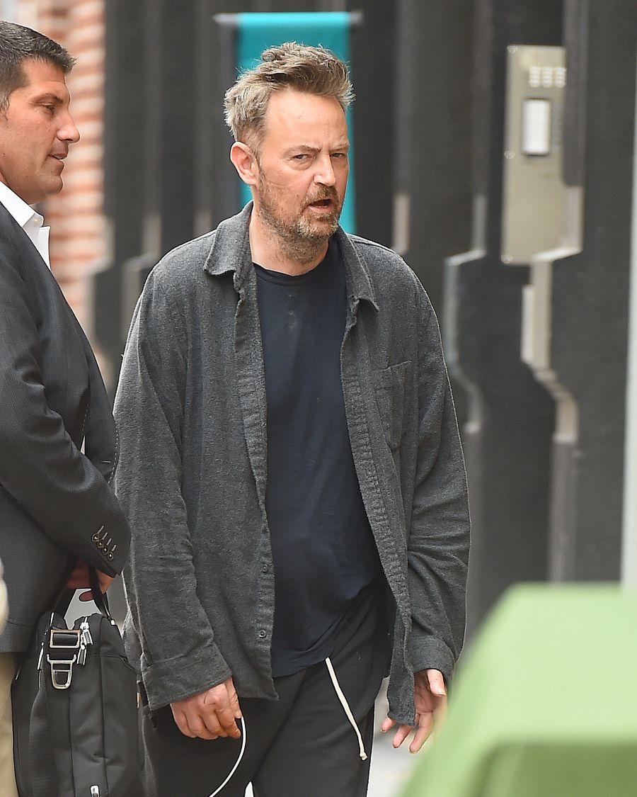 Matthew Perry paseando por Nueva York