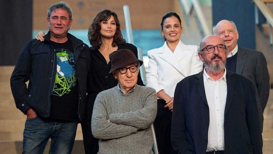 Woody Allen en San Sebastián con el equipo de 'Rifkin's Festival'.