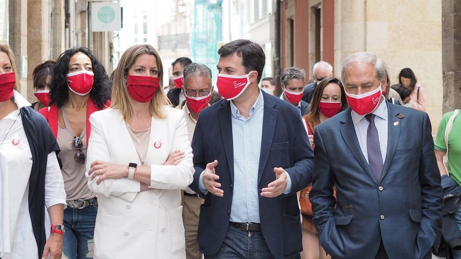 Elecciones gallegas 2020: El candidato del PSdeG, Gonzalo Caballero, en un paseo electoral en Lugo