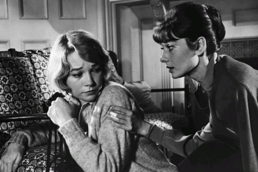  Audrey Hepburn y Shirley MacLane sufren en 'La calumnia' (1969)