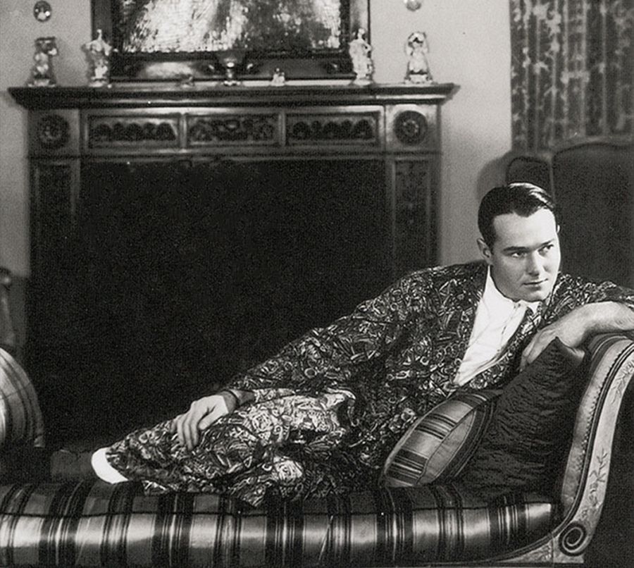William Haines se retiró del cine en 1934 y se dedicó el resto de su vida a la decoración de interiores. Diseñó, entre otros, el hogar del director George Cukor.